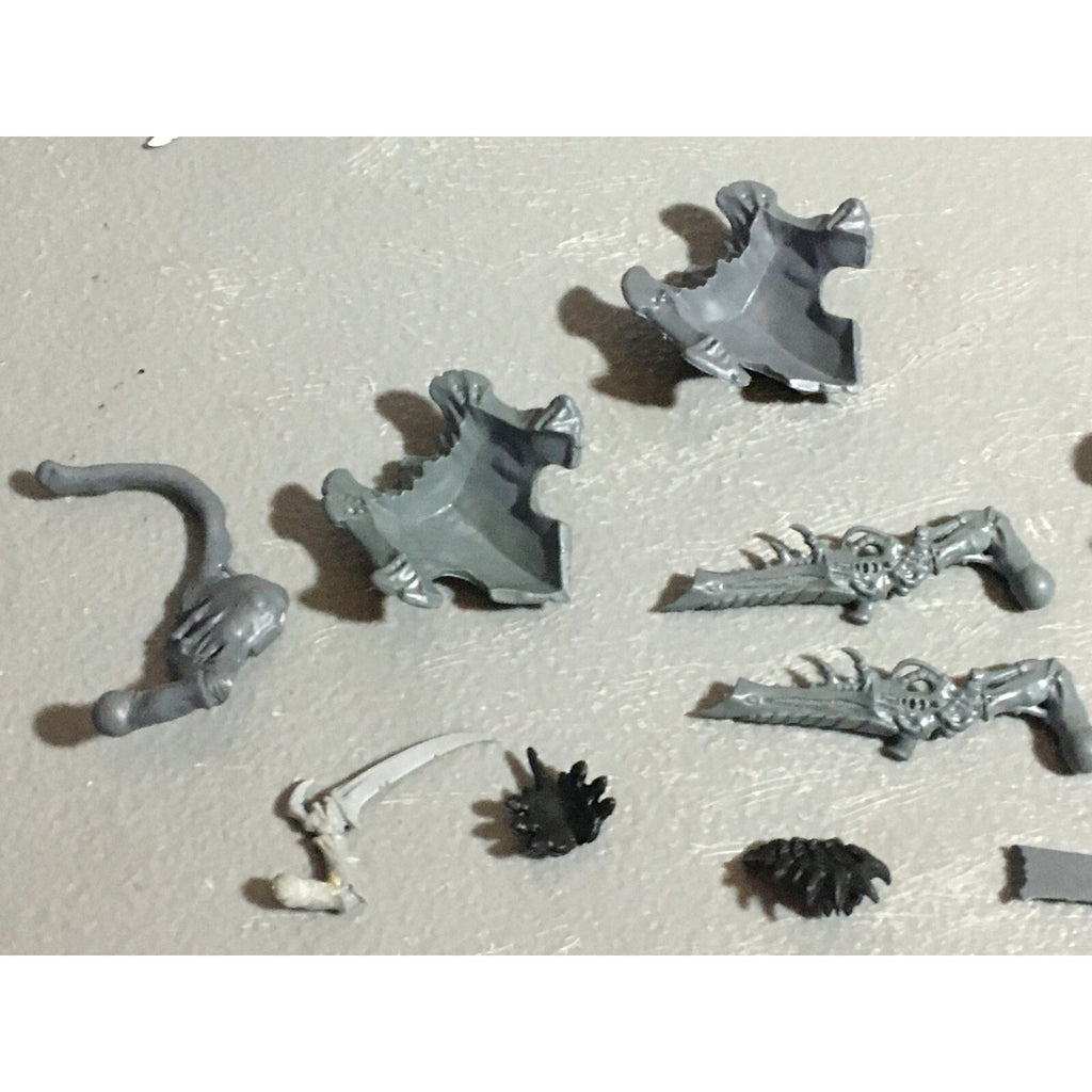 A22320 WARHAMMER 40K TYRANIDS BITS LOT MIXED GAMES WORKSHOP GW