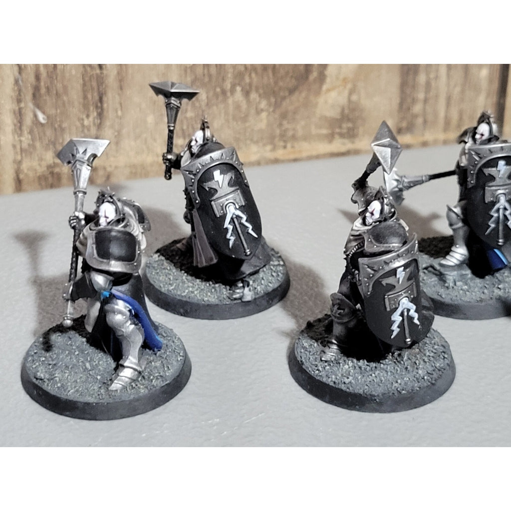 A19305 WARHAMMER AOS SIGMAR STORMCAST ETERNALS SEQUITORS 5 PK PAINTED BASED