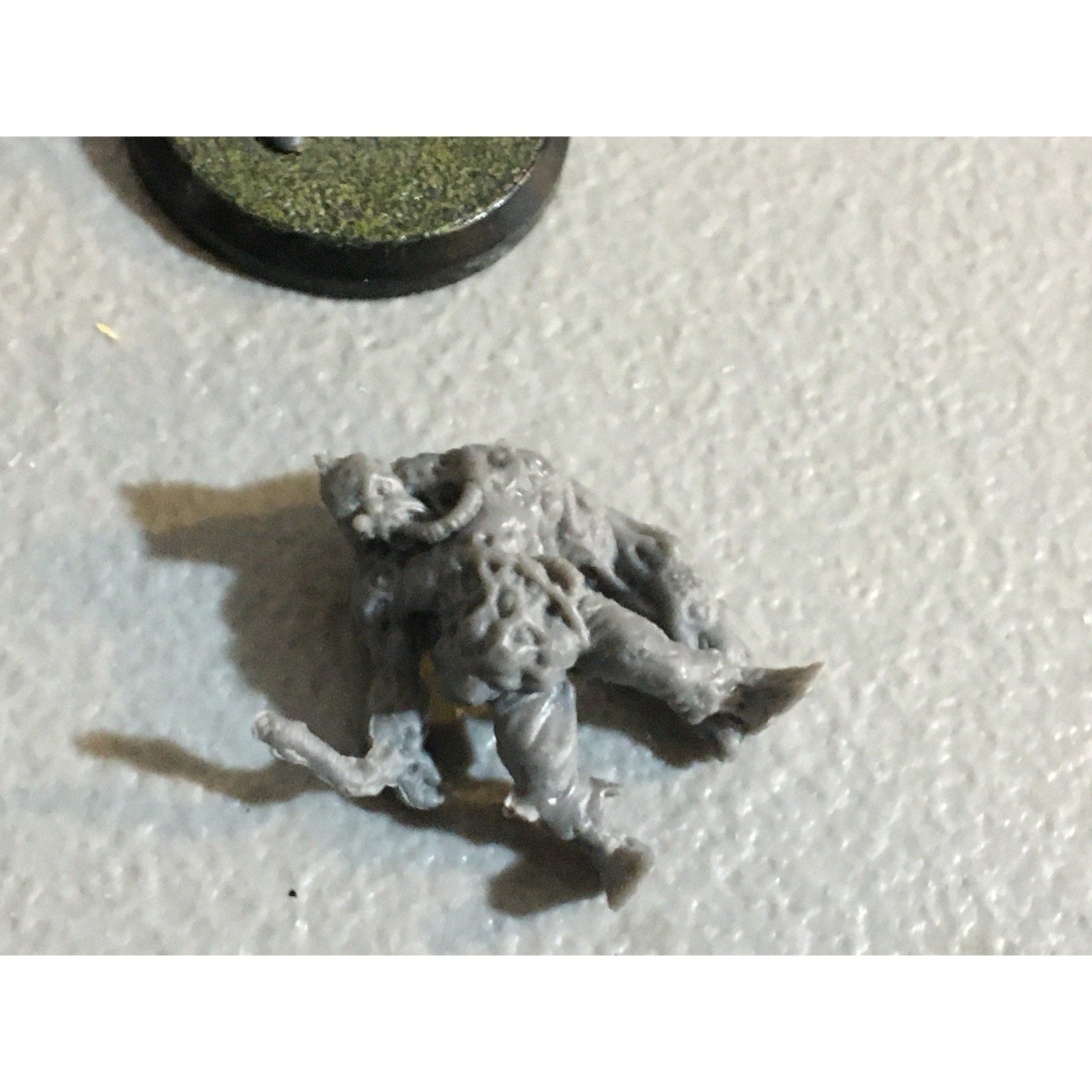 A32536 UNKNOWN MINIATURES PLASTIC INCOMPLETE WARRIOR SOLDIER