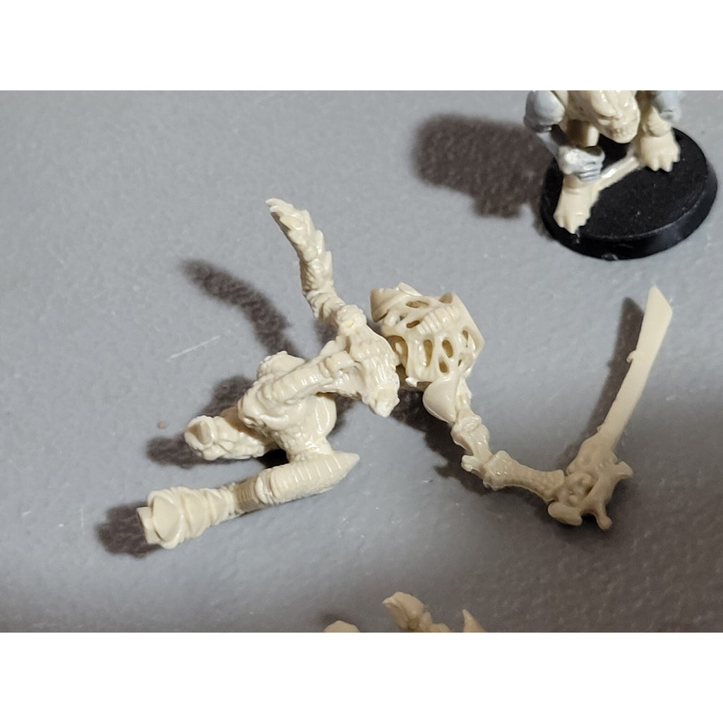 A18726 WARHAMMER 40K SPACE CRUSADE TYRANIDS GENESTEALERS WARRIORS HYBRIDS INC