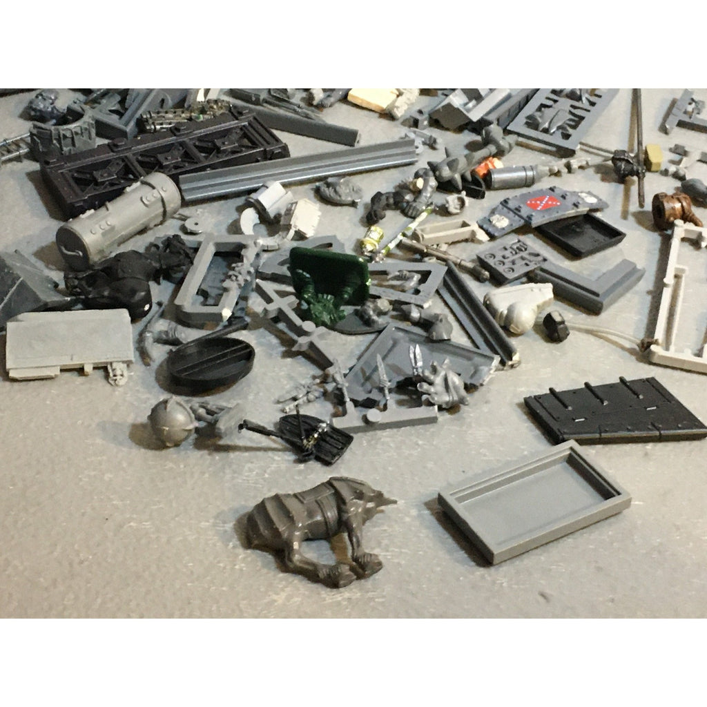 A29636 WARGAMING RANDOM MIXED BITS LOT SOME TERRAIN UNKNOWN PLASTIC