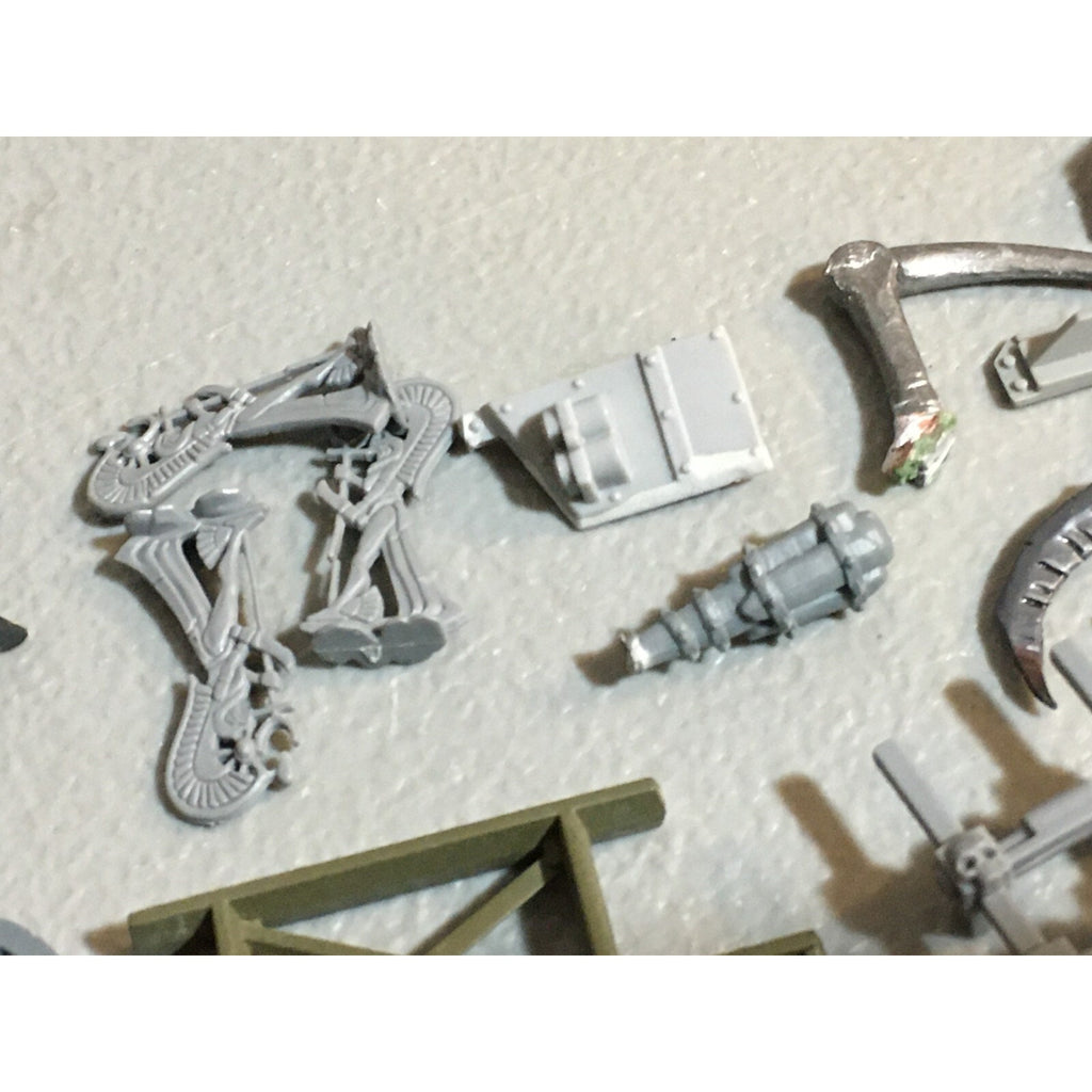A23493 WARHAMMER FANTASY 40K BITS LOT MIXED RANDOM GAMES WORKSHOP GW