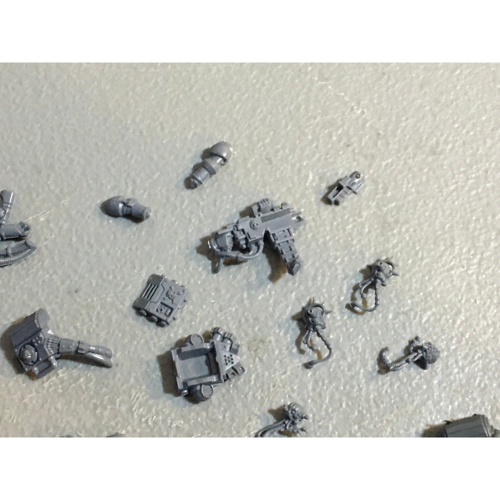 A29480 WARHAMMER 40K SPACE MARINES BITS LOT DEVASTATOR WEAPON BACKPACK GW