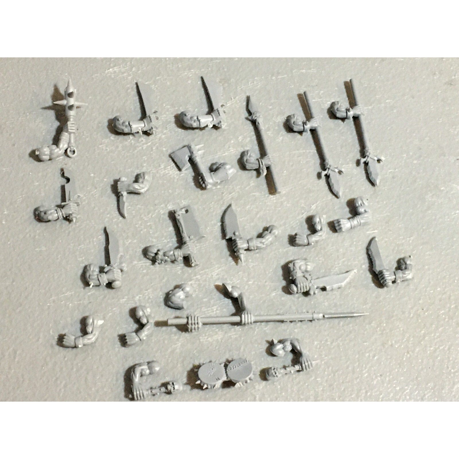 A23392 WARHAMMER FANTASY ORCS & GOBLINS BITS LOT BOYZ ARMS GAMES WORKSHOP GW