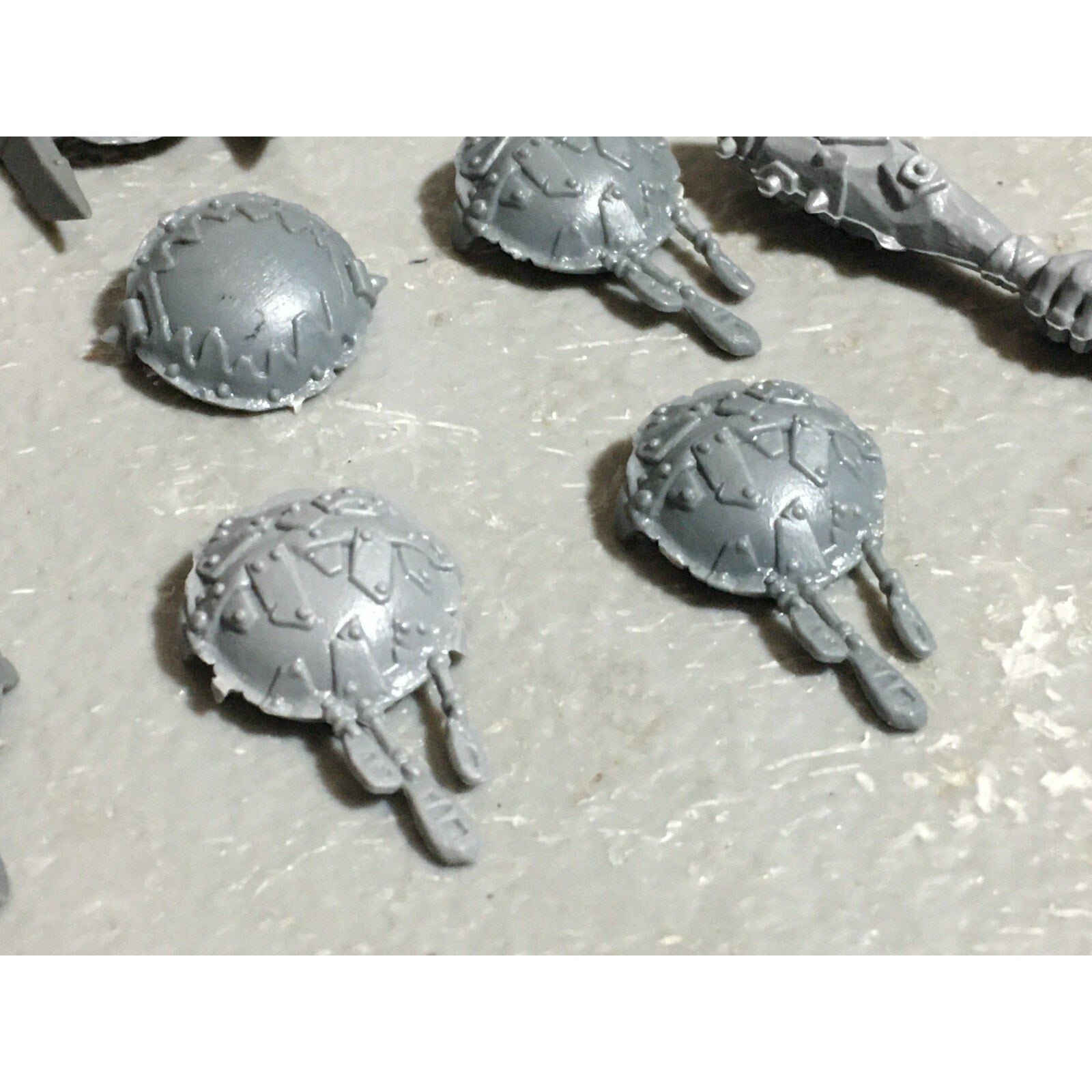 A22584 WARHAMMER FANTASY OGRE KINGDOMS BITS LOT HANDS PLATES GAMES WORKSHOP GW