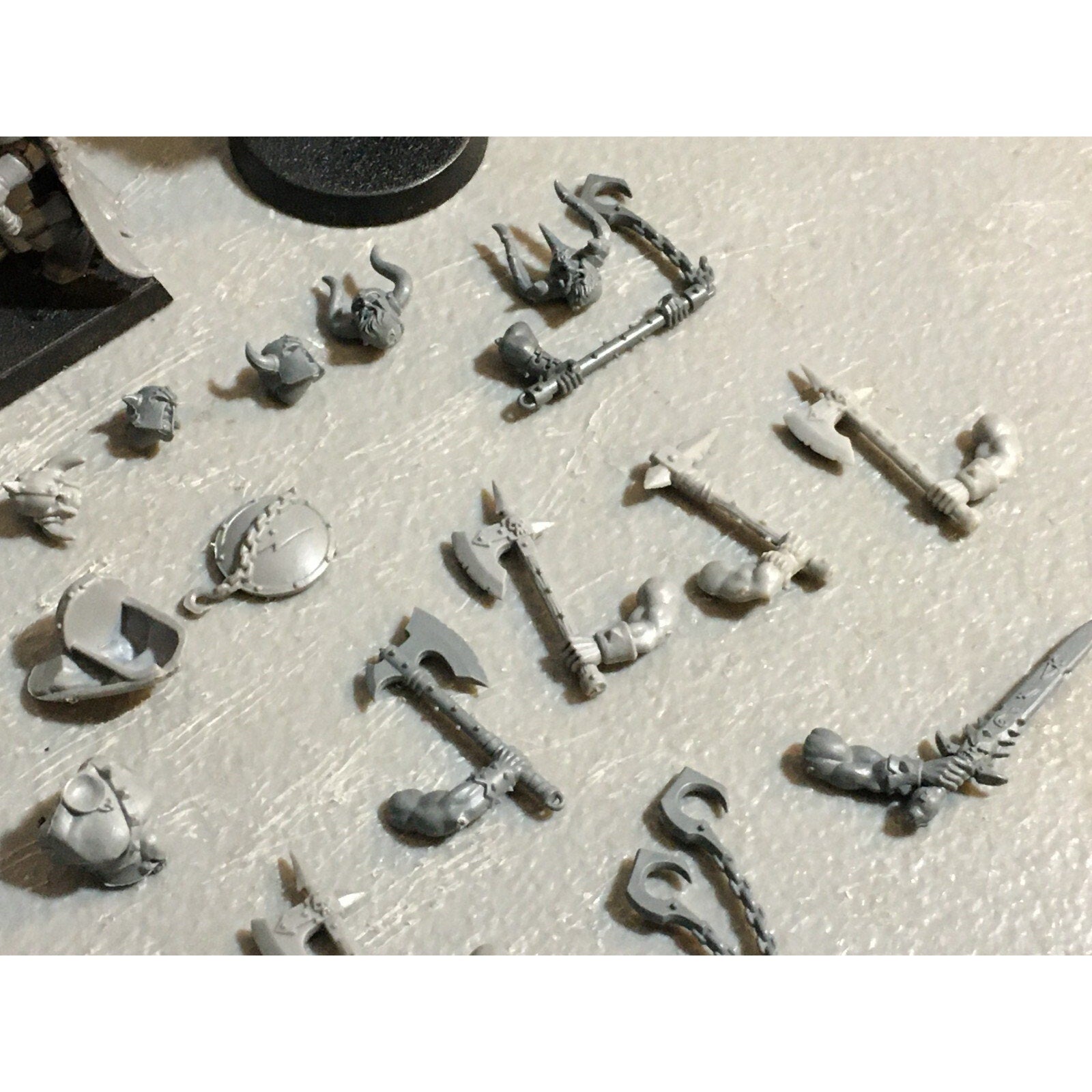 A23217 WARHAMMER FANTASY CHAOS MORTALS BITS LOT MARAUDERS WARRIORS GW