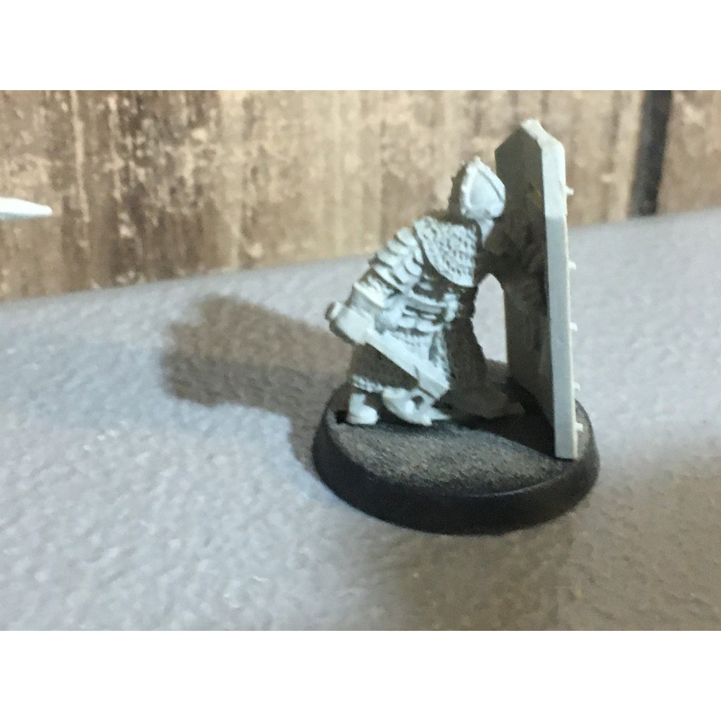 A30347 LOTR LORD OF THE RINGS GW GAMES WORKSHOP FINECAST DWARF VAULT WARDEN TEAM