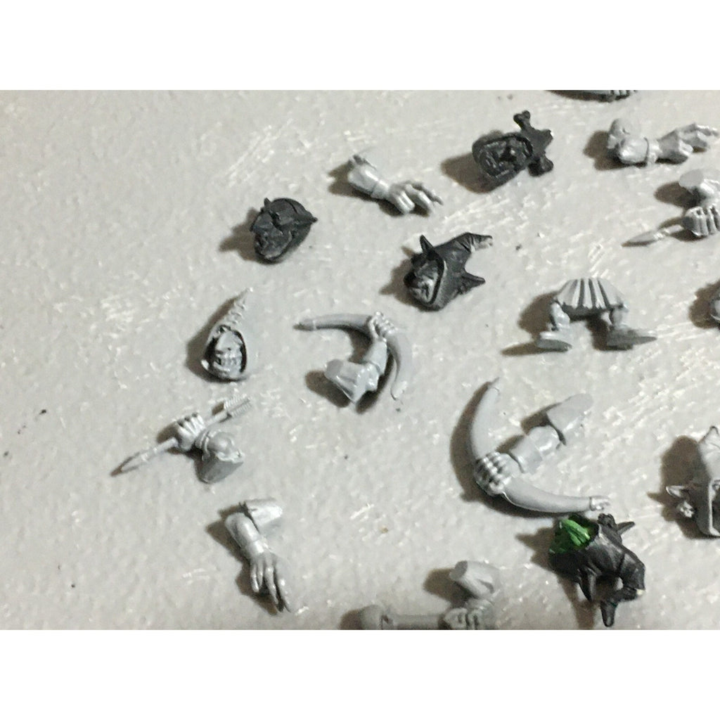 A22618 WARHAMMER FANTASY ORCS & GOBLINS BITS LOT NIGHT GOBLIN MIXED GW
