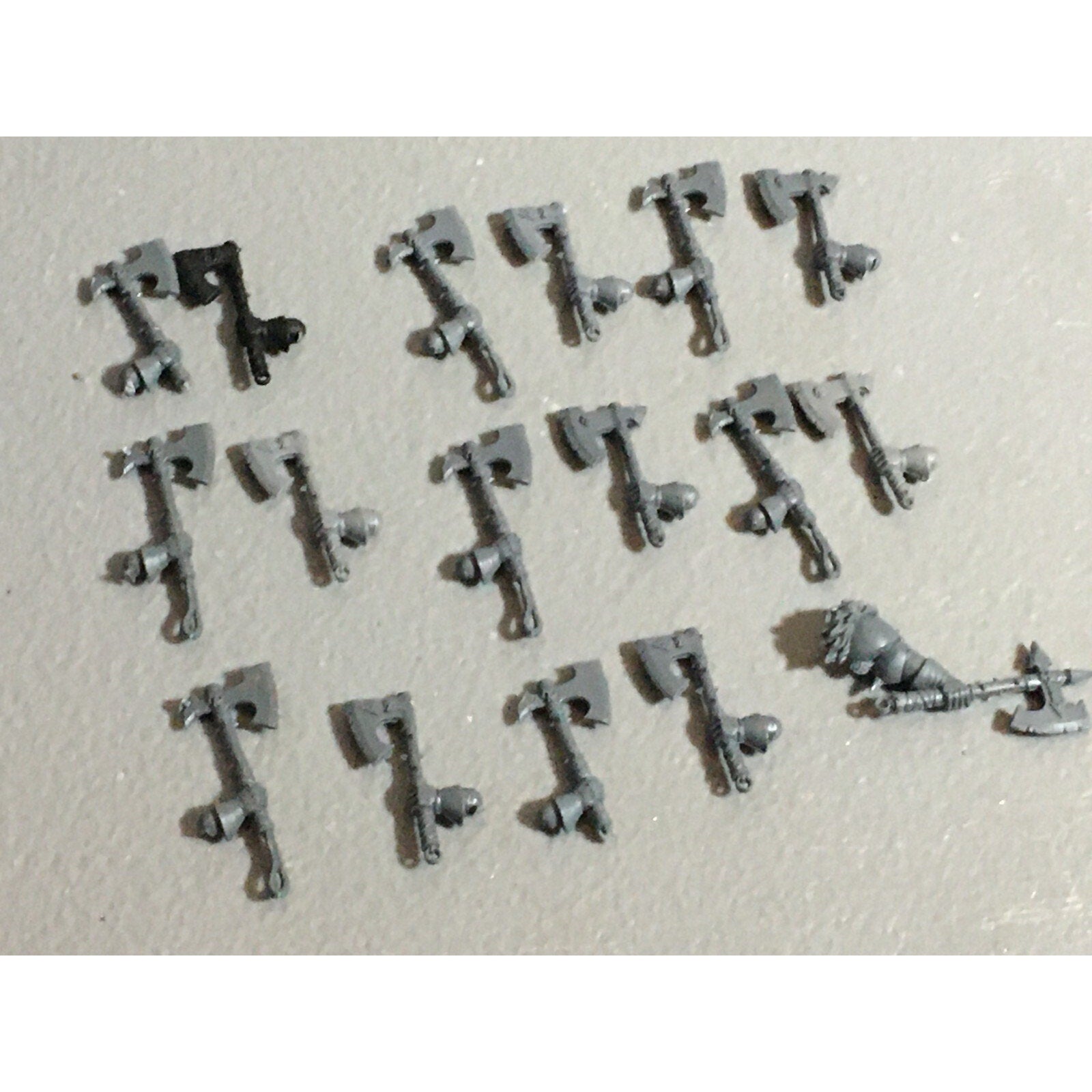 A22209 WARHAMMER FANTASY CHAOS MORTALS BITS LOT AXE HANDS GAMES WORKSHOP