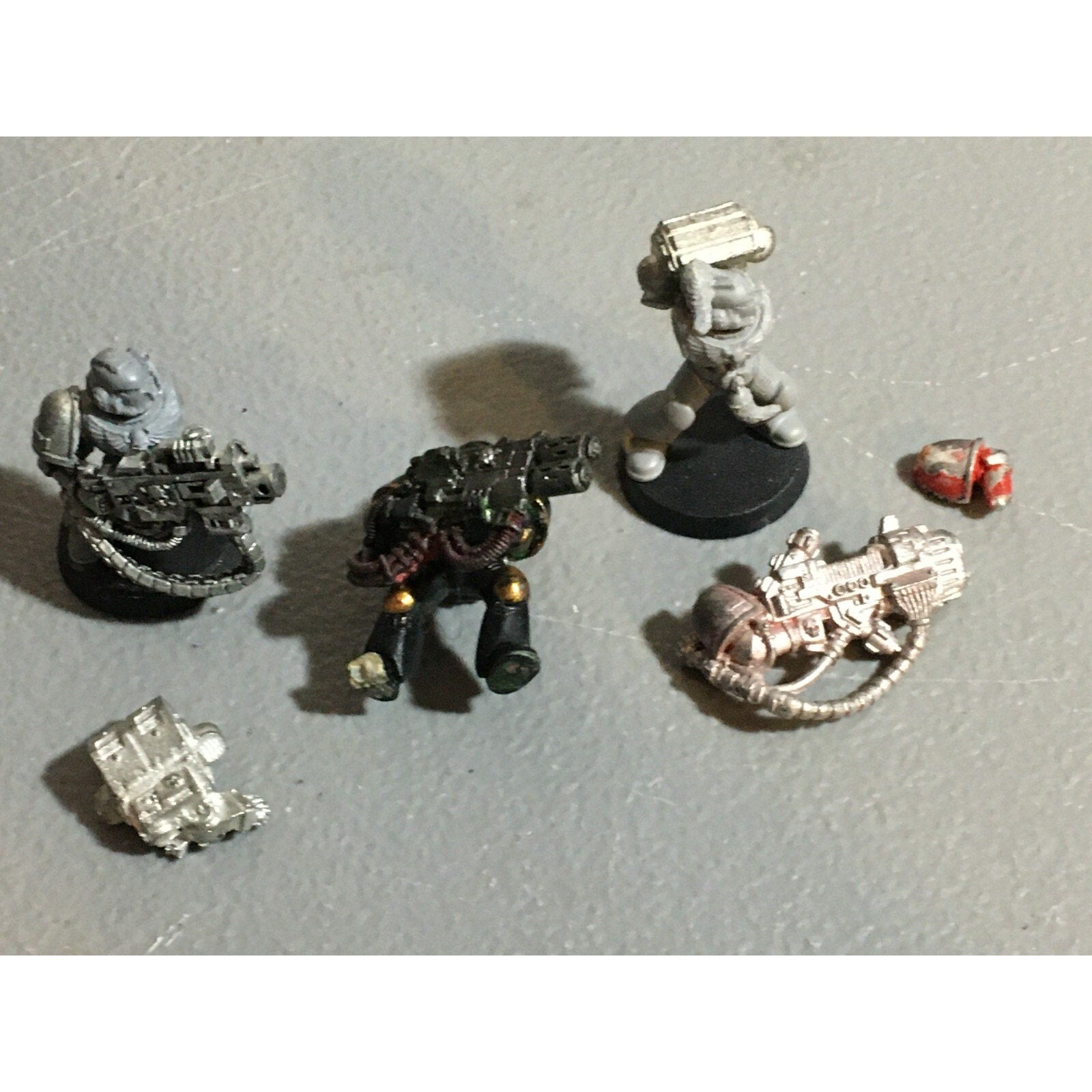 A21010 WARHAMMER 40K SPACE MARINES METAL DEVASTATORS MISS 1 ARM PLASTIC BODIES