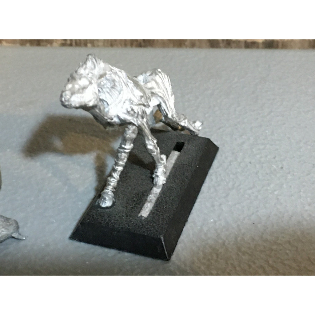 A32508 UNKNOWN METAL MINIATURES LOT UNDEAD SKELETON WARRIOR HORSE