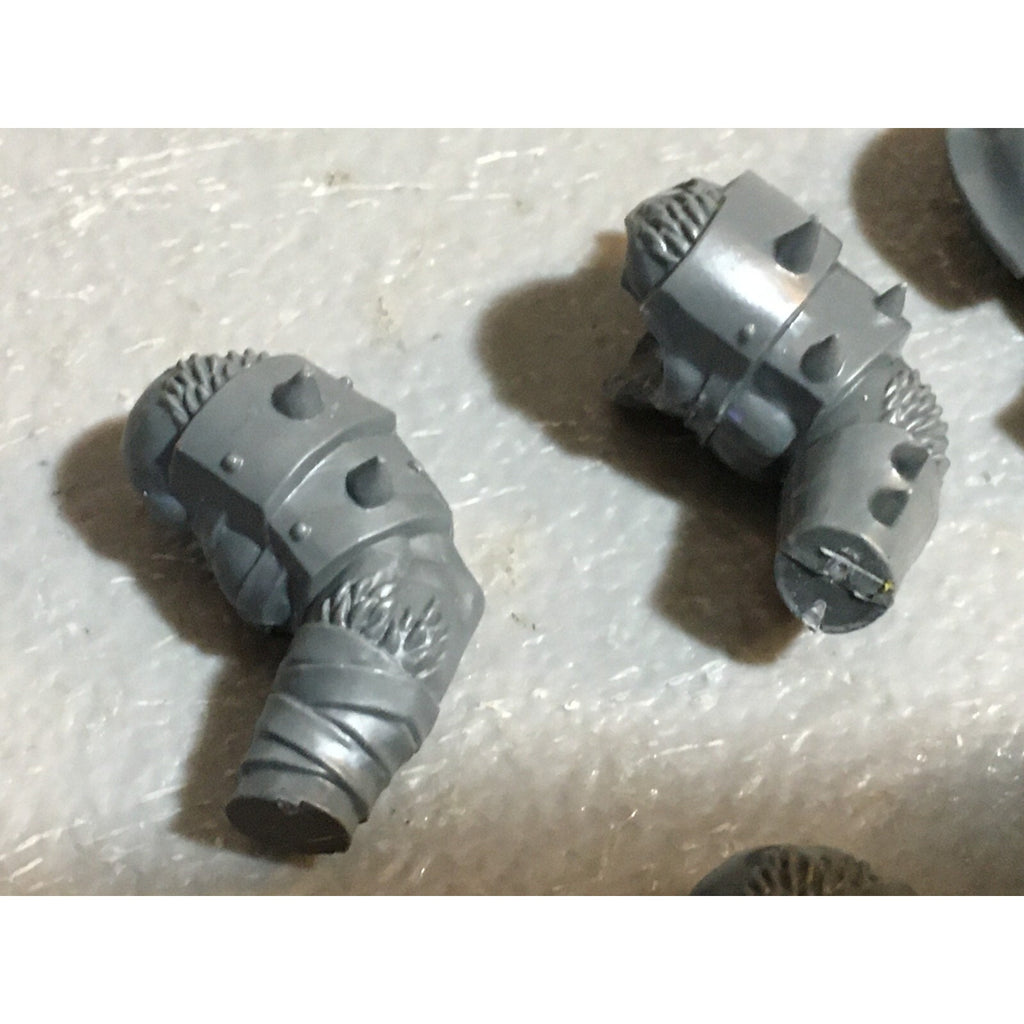 A23168 WARHAMMER FANTASY CHAOS BEASTMEN BITS LOT MINOTAUR ARMS GW GAMES WORKSHOP