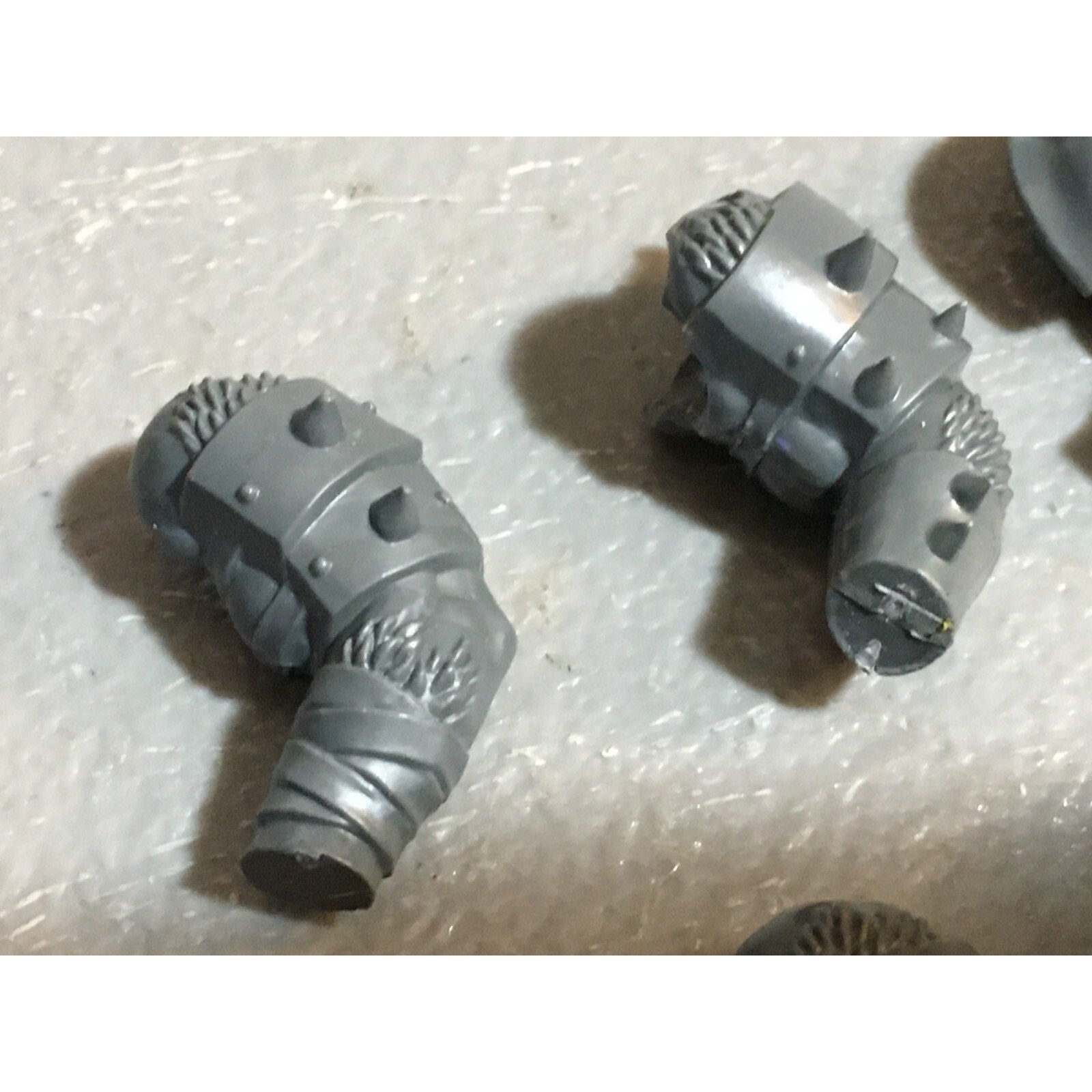 A23168 WARHAMMER FANTASY CHAOS BEASTMEN BITS LOT MINOTAUR ARMS GW GAMES WORKSHOP