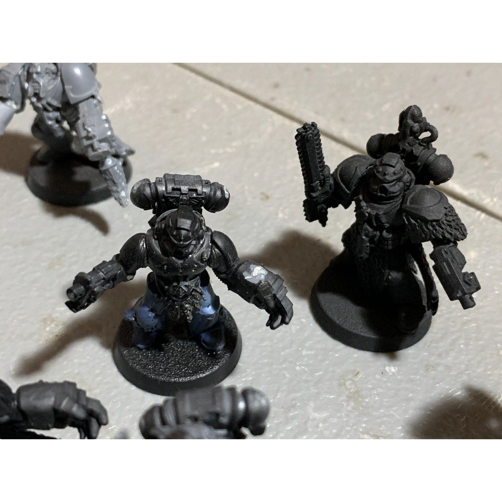 A23308 WARHAMMER 40K SPACE MARINES SPACE WOLVES BITS LOT INC ARMS HEADS SHOULDER