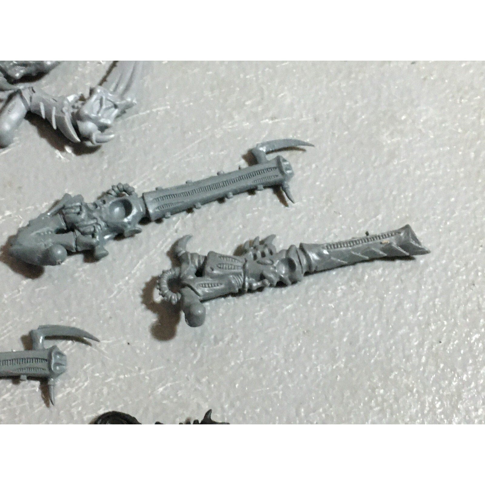A22316 WARHAMMER 40K TYRANIDS BITS LOT MIXED GAMES WORKSHOP GW