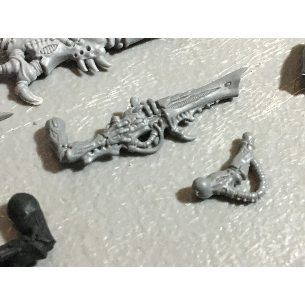 A22315 WARHAMMER 40K TYRANIDS BITS LOT MIXED GAMES WORKSHOP GW