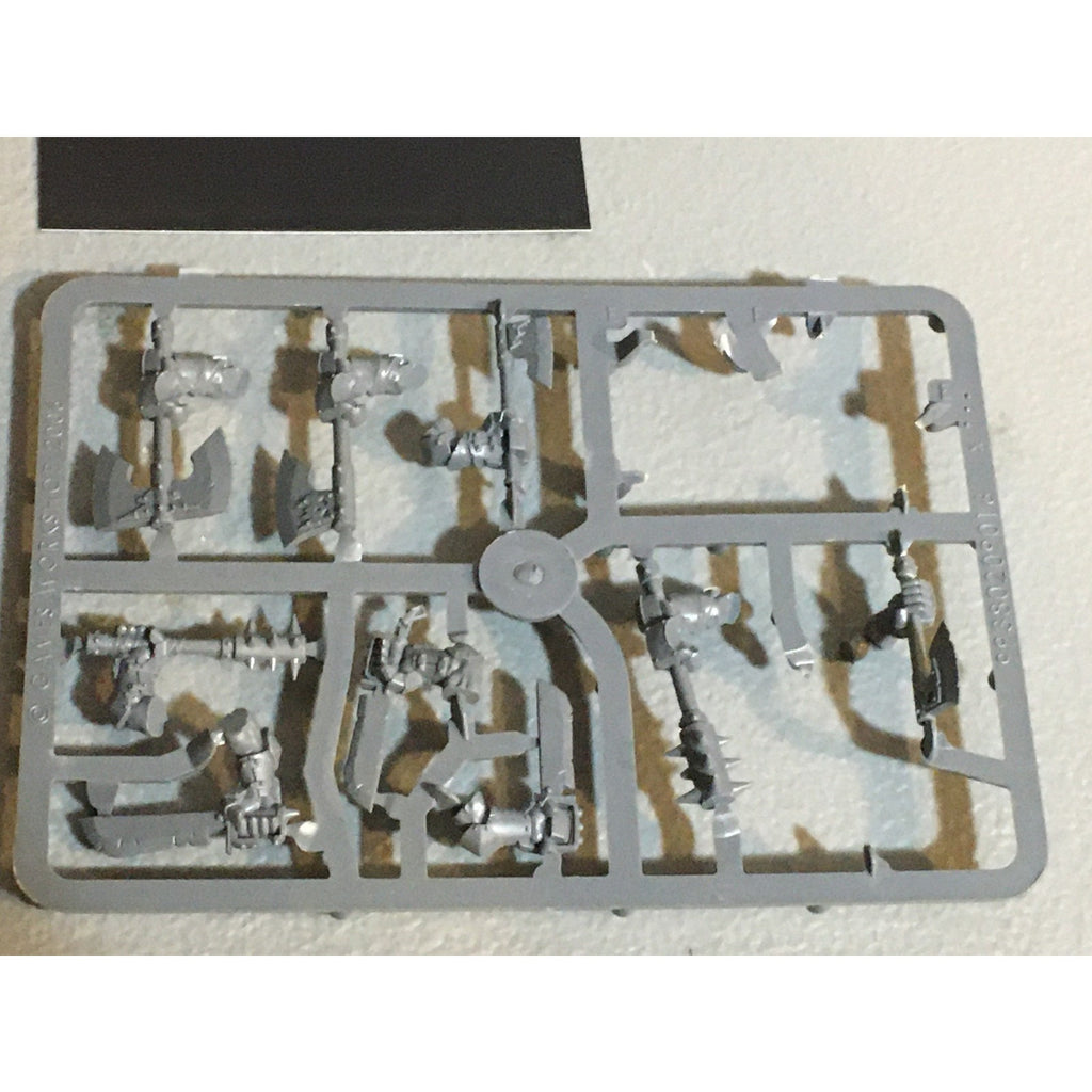 A33695 WARHAMMER FANTASY ORCS & GOBLINS BITS ON SPRUE LOT BLACK ORC GW