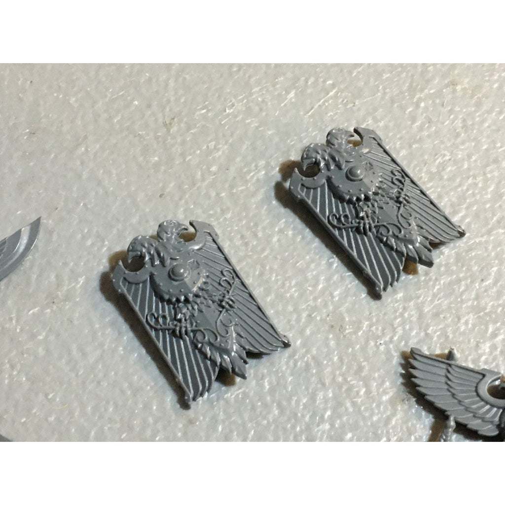 A26650 WARHAMMER 40K SPACE MARINES CUSTODES BITS LOT SENTINEL STORM BANNER GW