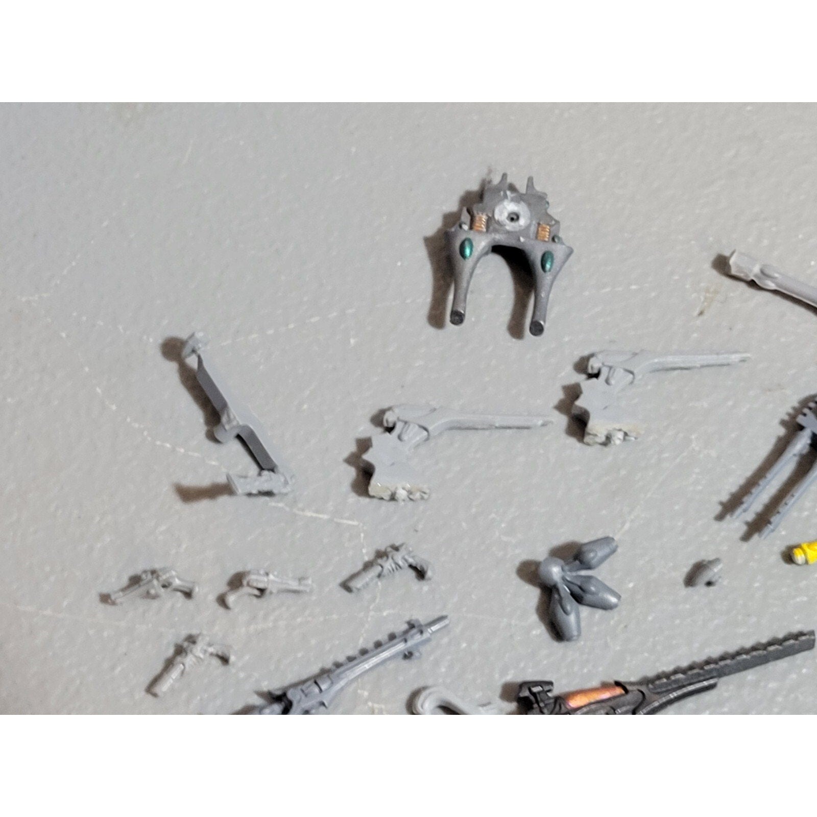 A18981 WARHAMMER 40K ELDAR CRAFTWORLDS BITS LOT HEADS ACCESSORIES INC
