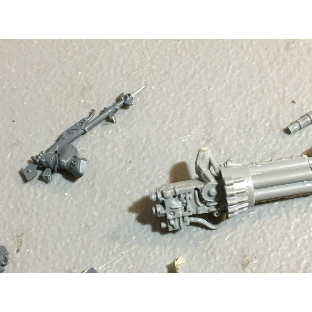 A23486 WARHAMMER 40K BITS LOT MIXED VEHICLE TANK WEAPON GAMES WORKSHOP GW