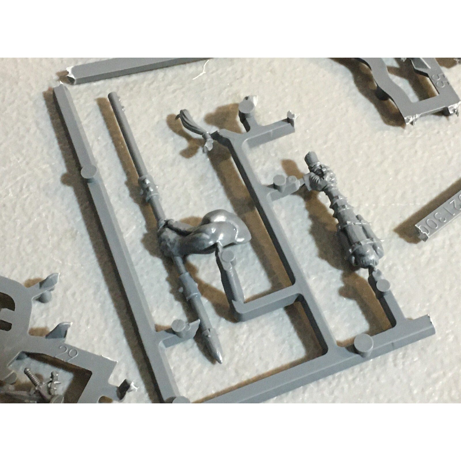A23589 WARHAMMER AOS FANTASY OGRE KINGDOMS MAWTRIBES BITS ON SPRUE LOT ARMS EXTR