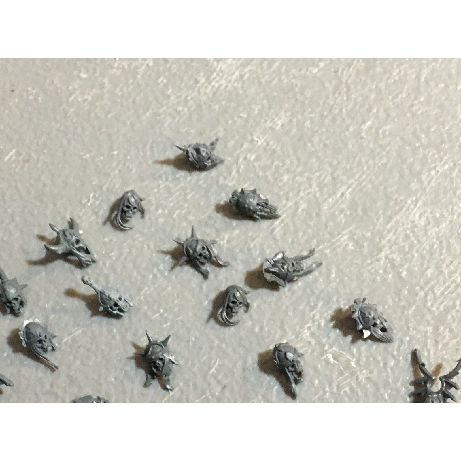 A23413 WARHAMMER FANTASY VAMPIRE COUNTS UNDEAD BITS LOT SKELETON WIGHT HEADS GW