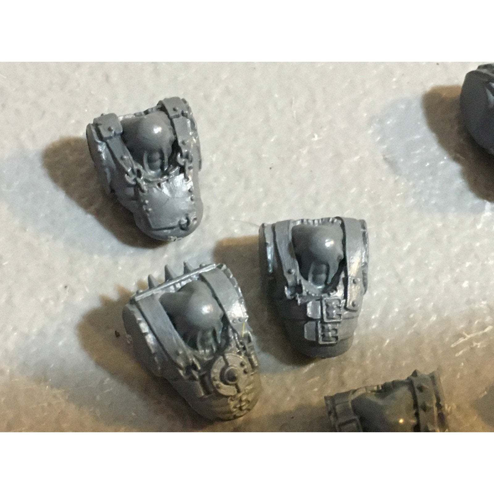 A33561 WARHAMMER 40K SPACE ORKS BITS LOT TORSO CHEST LEGS GW GAMES WORKSHOP