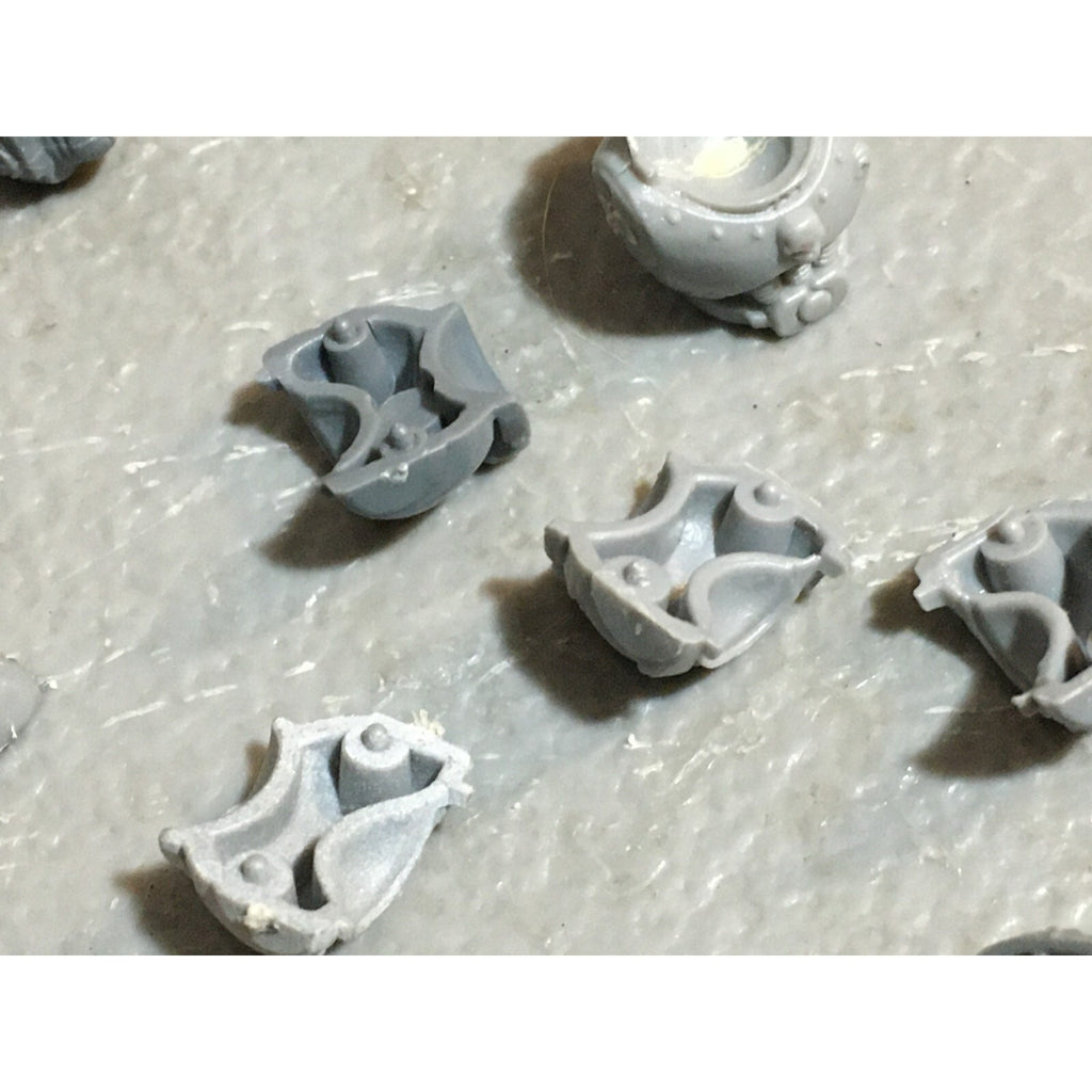 A22981 WARHAMMER 40K CHAOS SPACE MARINES BITS LOT MIXED SHOULDER TORSO ARM GW