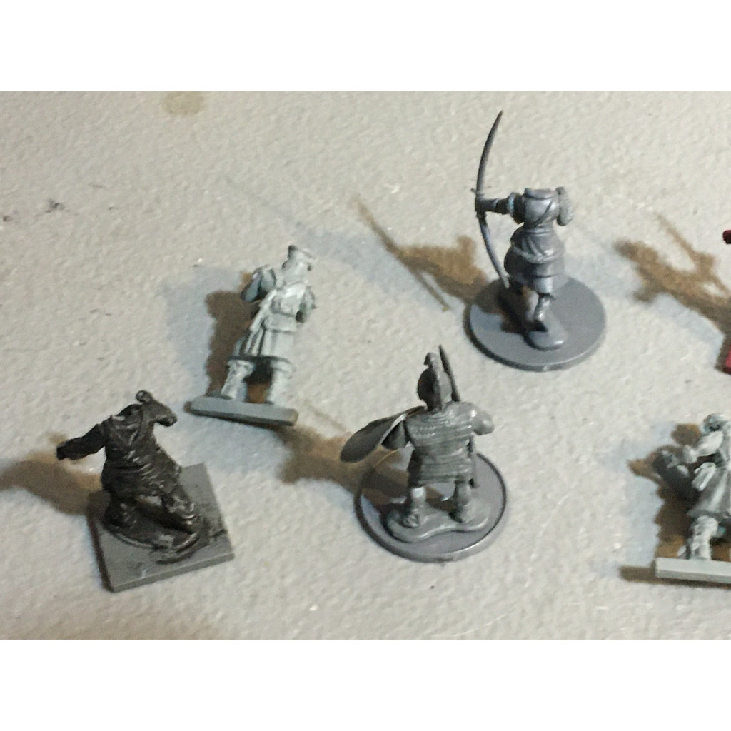 A32550 UNKNOWN MINIATURES PLASTIC INCOMPLETE LOT WARRIOR SOLDIER