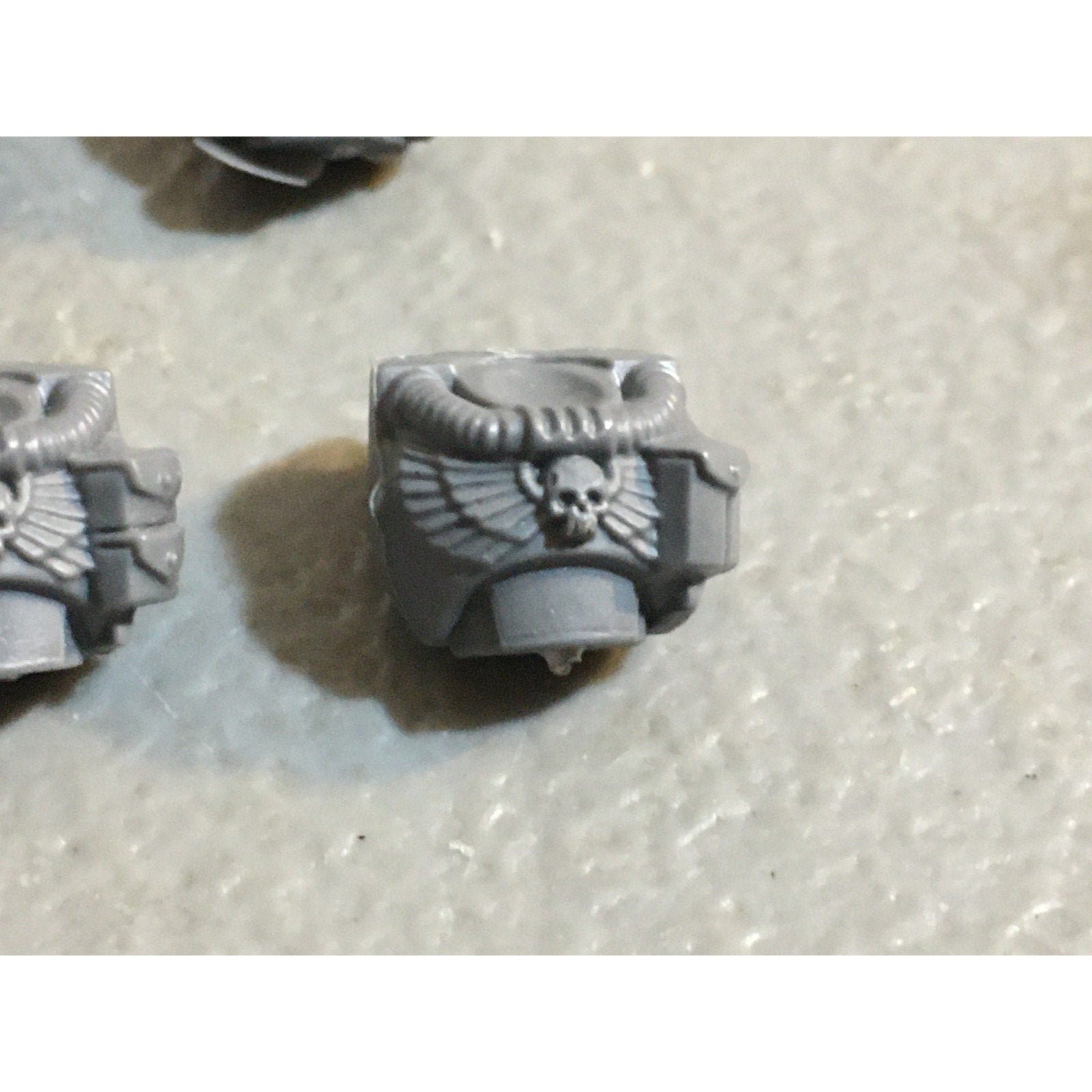 A33845 WARHAMMER 40K SPACE MARINES BITS LOT SCOUTS TORSO CHEST GW