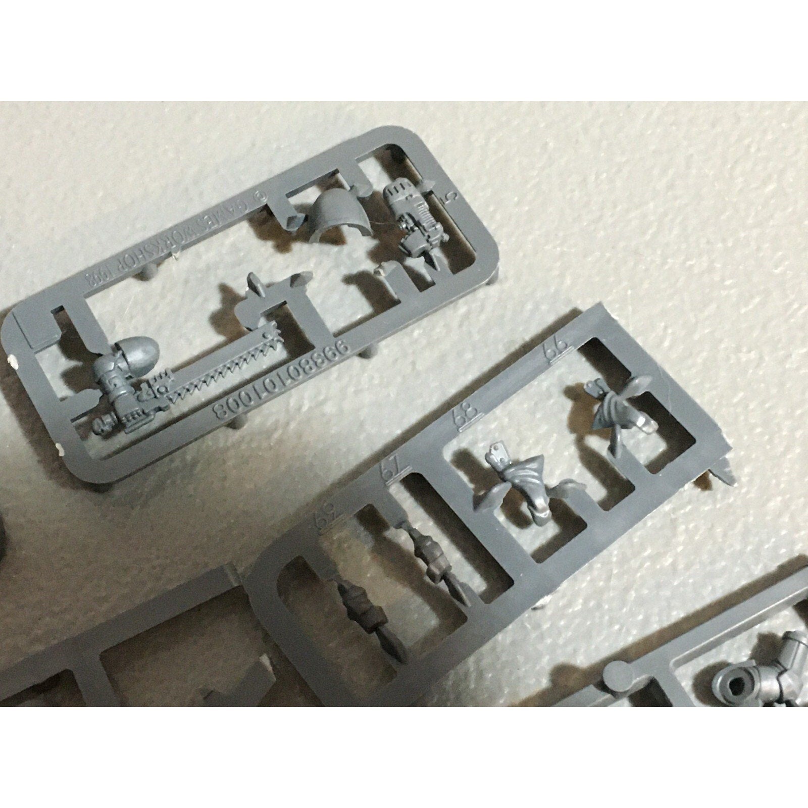A20144 WARHAMMER 40K BITS LOT SPACE MARINES ON SPRUE HEADS ARMS