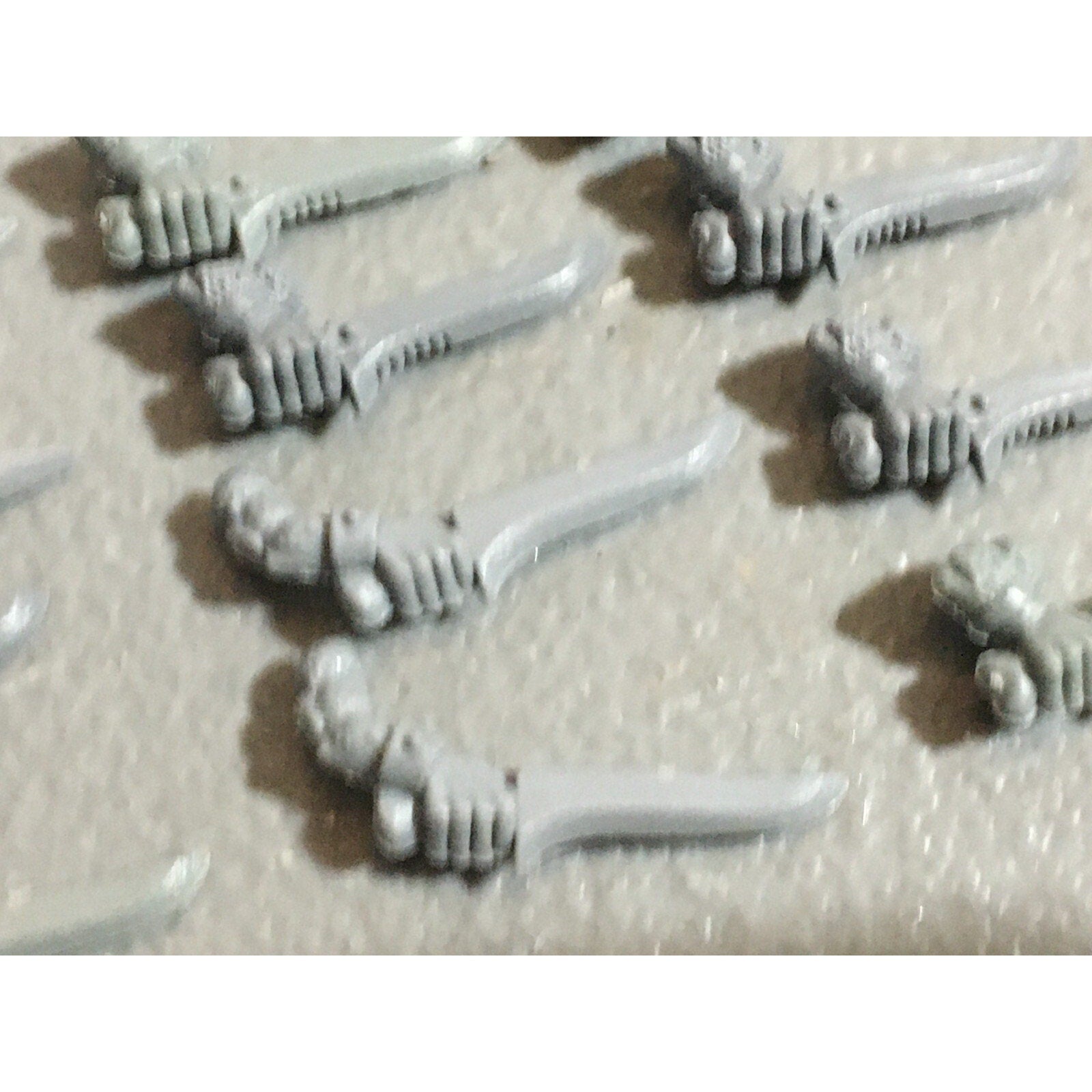 A22298 WARHAMMER FANTASY SKAVEN BITS LOT SWORD ARMS GAMES WORKSHOP GW