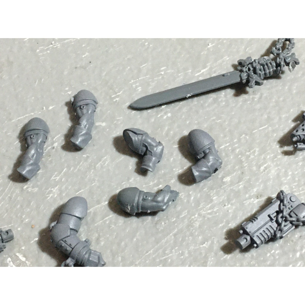 A22270 WARHAMMER 40K SPACE MARINES BLACK TEMPLARS BITS LOT ARMS WEAPONS GW