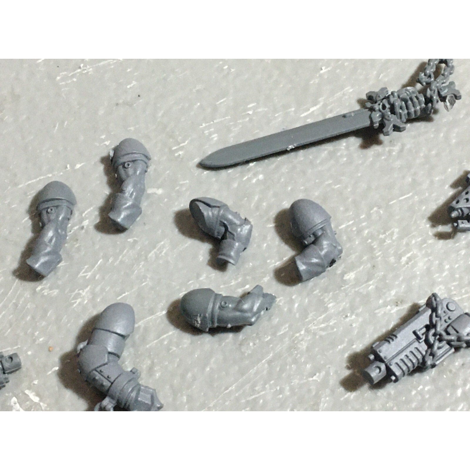 A22270 WARHAMMER 40K SPACE MARINES BLACK TEMPLARS BITS LOT ARMS WEAPONS GW