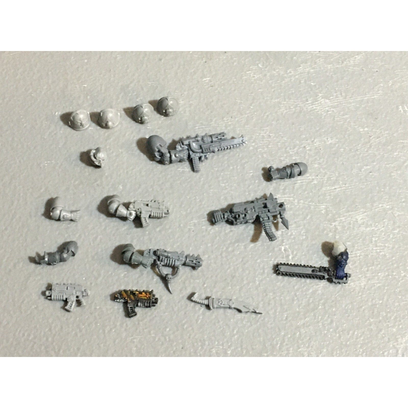 A23042 WARHAMMER 40K CHAOS SPACE MARINES BITS LOT MIXED ARMS GAMES WORKSHOP GW