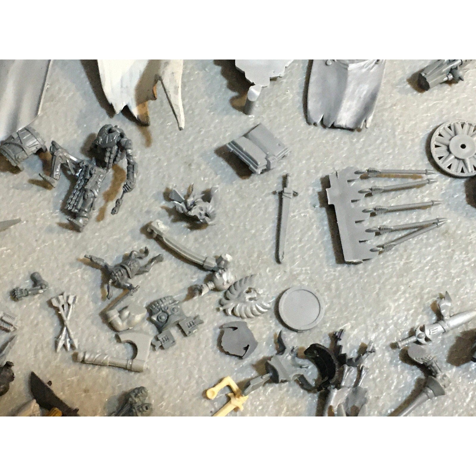 A29616 WARHAMMER FANTASY AOS MIXED BITS LOT BANNER SHIELD CLOAK GW