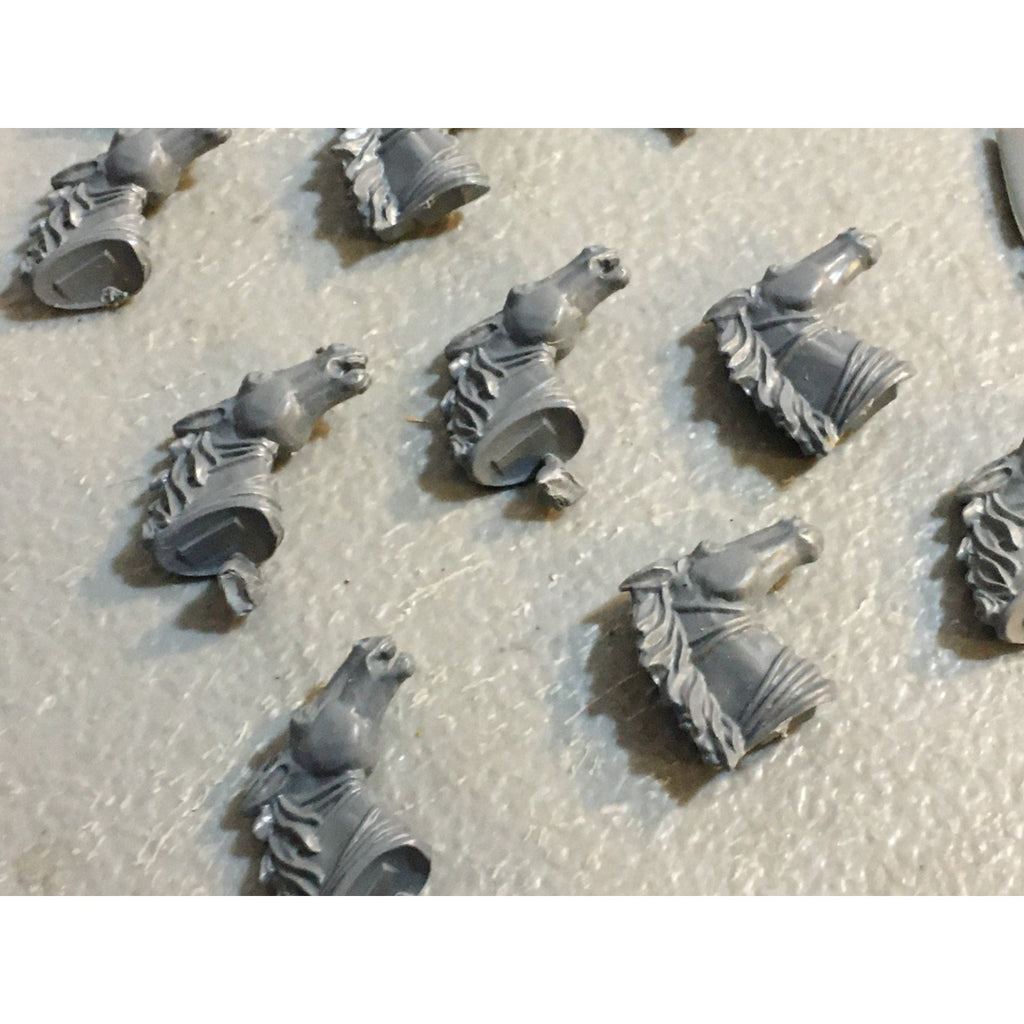 A27324 WARHAMMER AOS FANTASY OLD WORLD BITS LOT DARK ELVES HORSE HEADS
