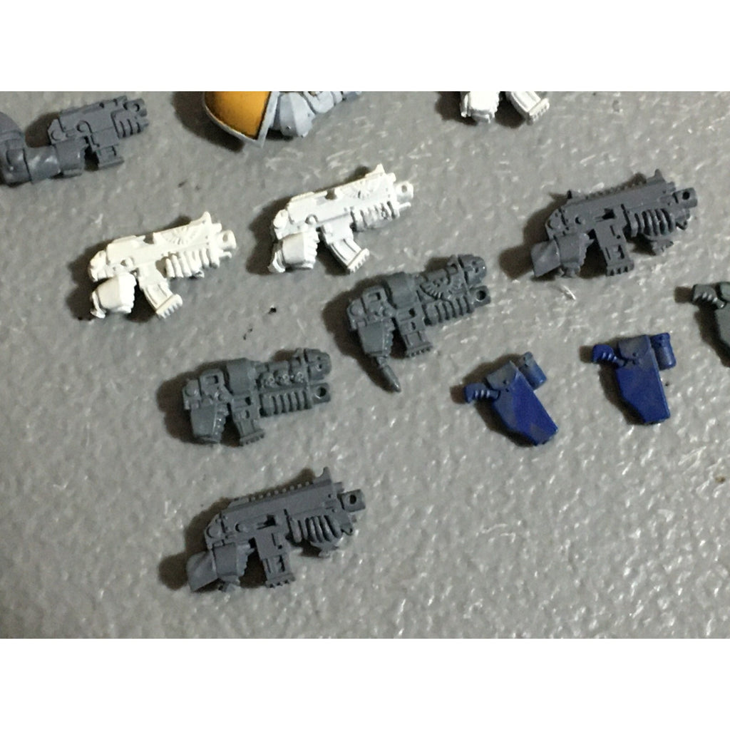 A22267 WARHAMMER 40K SPACE MARINES BITS LOT BOLTERS ARMS GAMES WORKSHOP GW