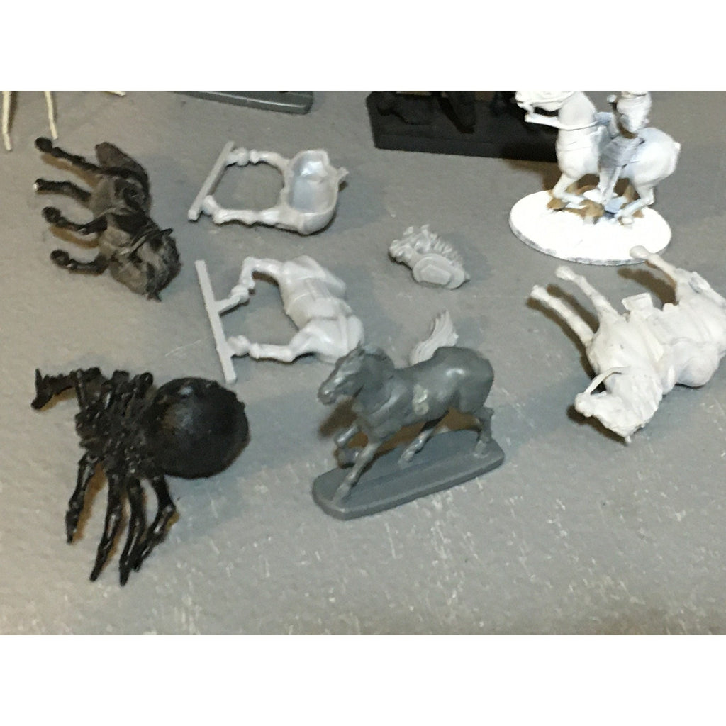 A32551 UNKNOWN MINIATURES PLASTIC ANIMAL SPIDER HORSE INCOMPLETE KNIGHT