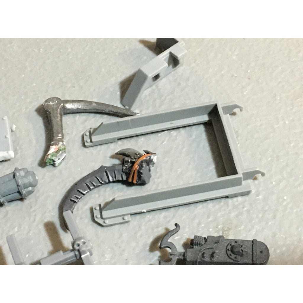 A23493 WARHAMMER FANTASY 40K BITS LOT MIXED RANDOM GAMES WORKSHOP GW