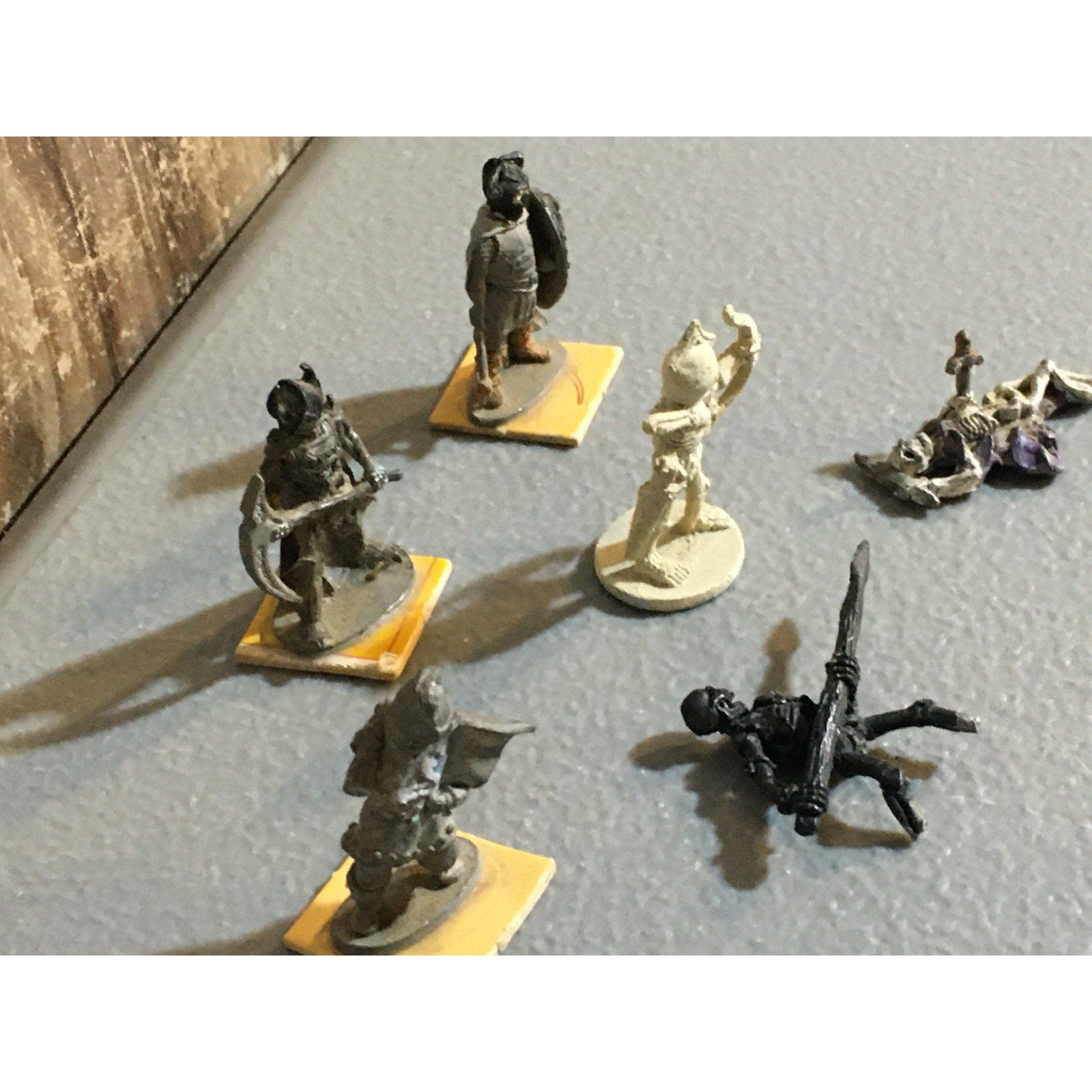 A32526 UNKNOWN METAL MINIATURES SKELETON LOT 6 PK WARRIOR CASUALTY