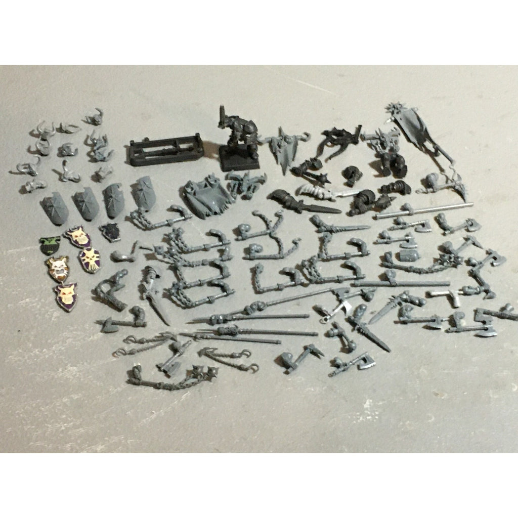 A21064 WARHAMMER FANTASY CHAOS MORTALS BITS LOT MARAUDERS WARRIORS FLAILS HEADS