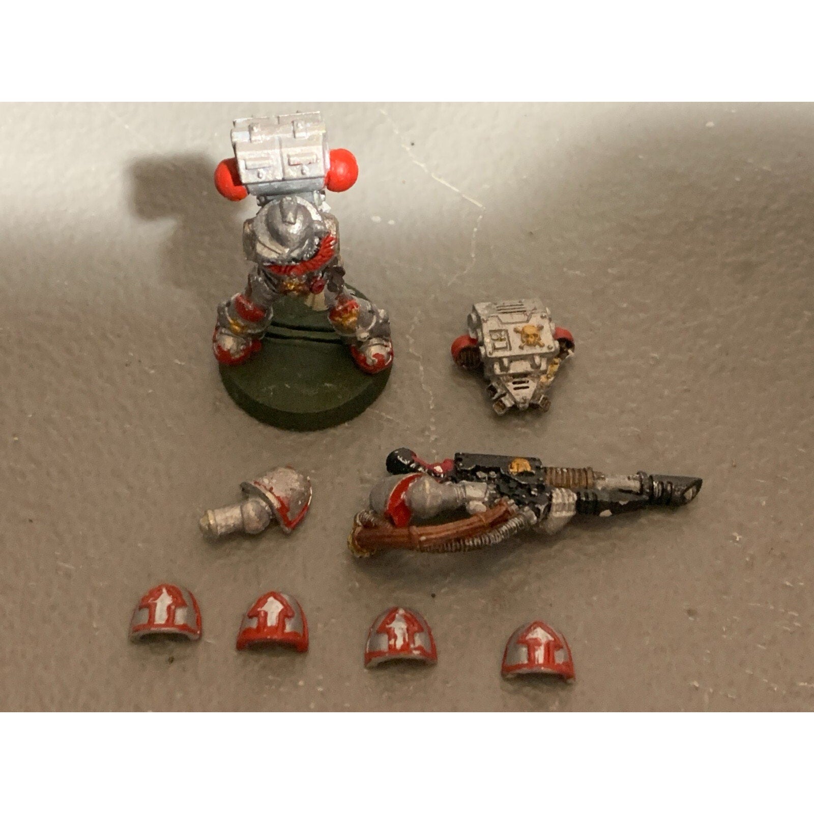 A23309 WARHAMMER 40K SPACE MARINES METAL BITS LOT HEAVY DARK ANGELS SHOULDER PAD