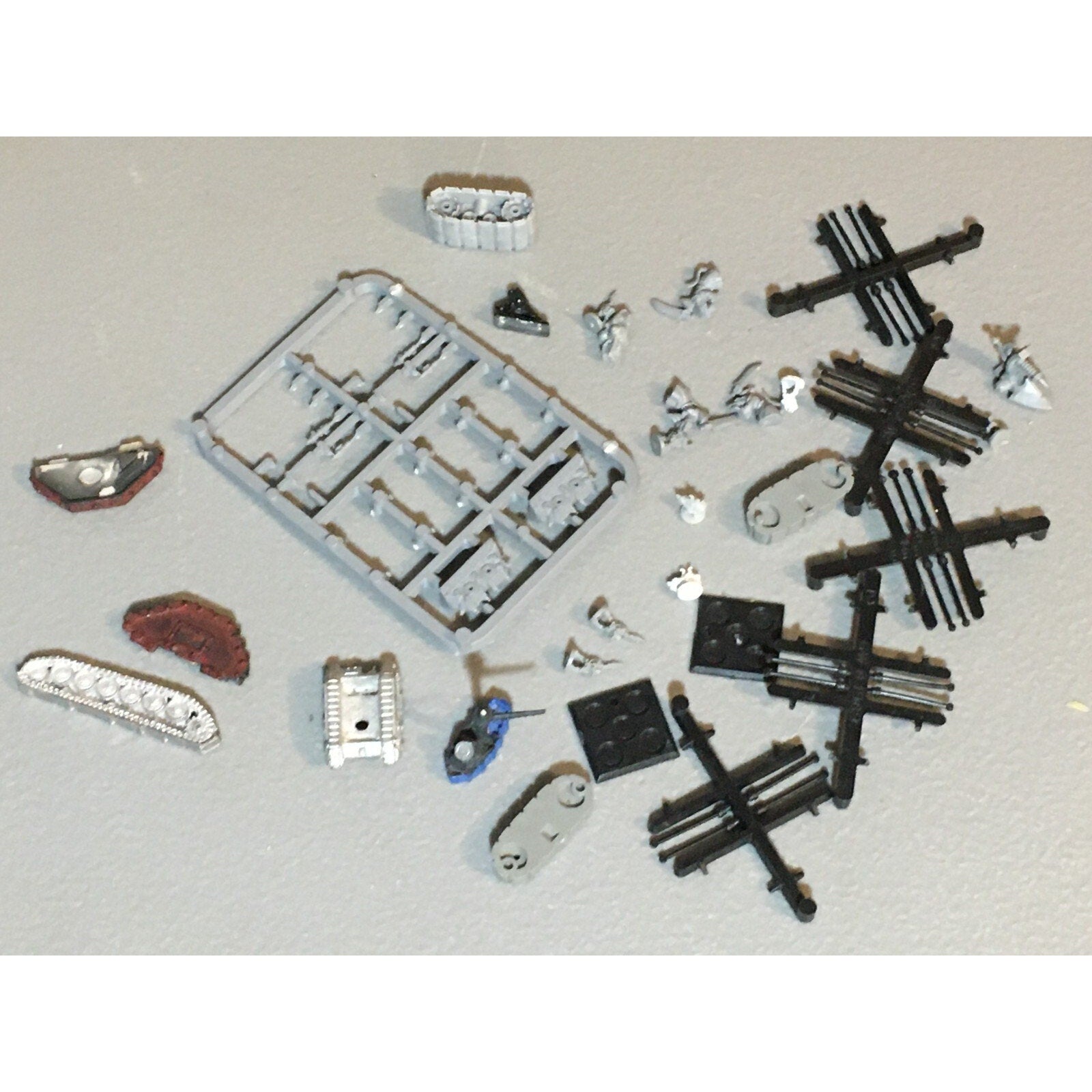 A23527 EPIC 40K BITS LOT INCOMPLETE SOME METAL WARMASTER W MOVEMENT STICKS