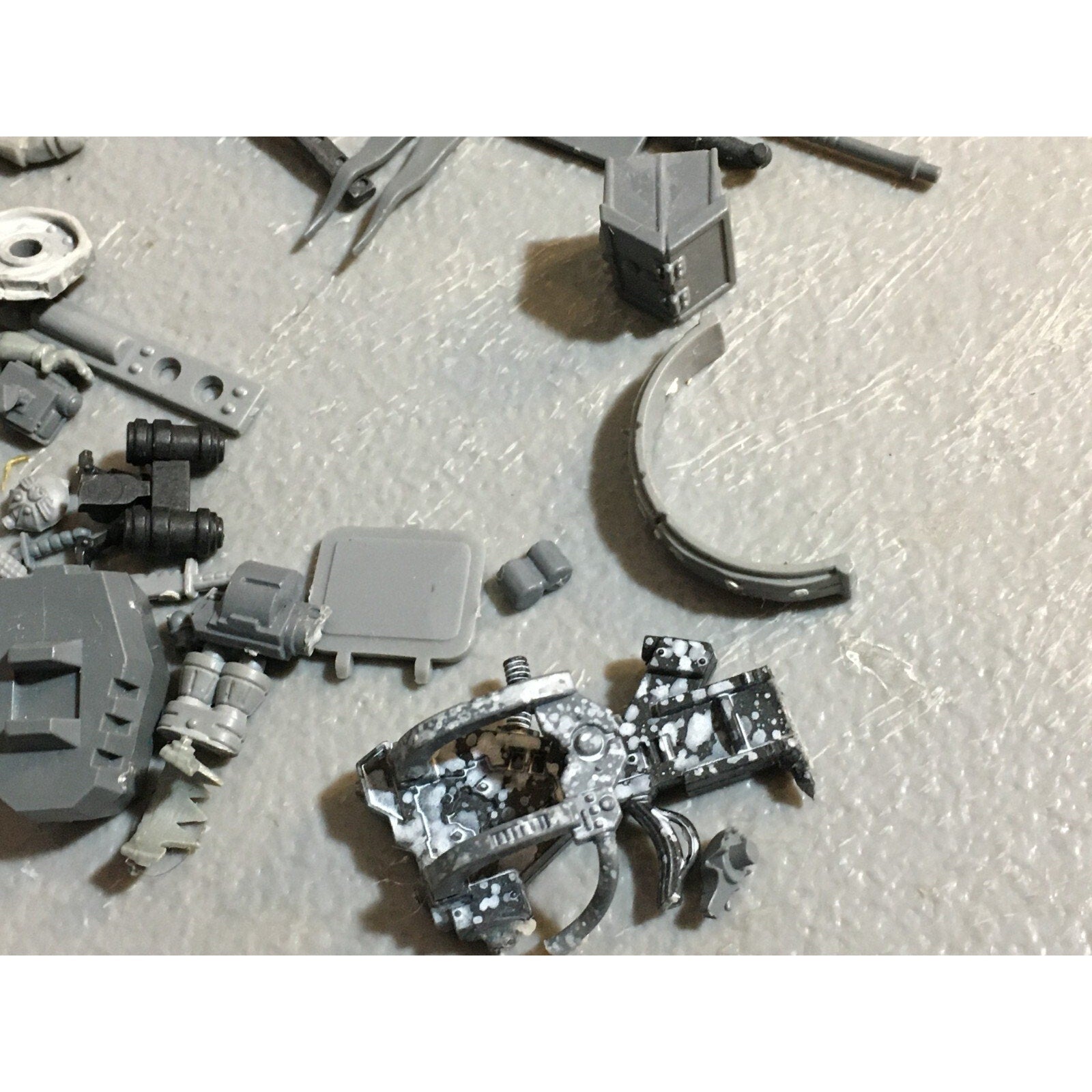 A23485 WARHAMMER 40K BITS LOT MIXED VEHICLE TANK WEAPON GAMES WORKSHOP GW
