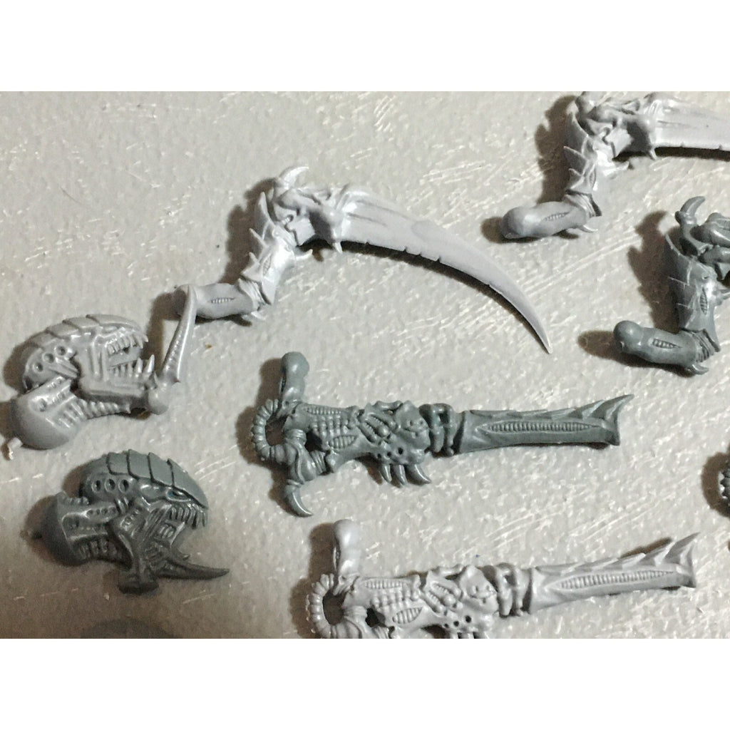 A22315 WARHAMMER 40K TYRANIDS BITS LOT MIXED GAMES WORKSHOP GW