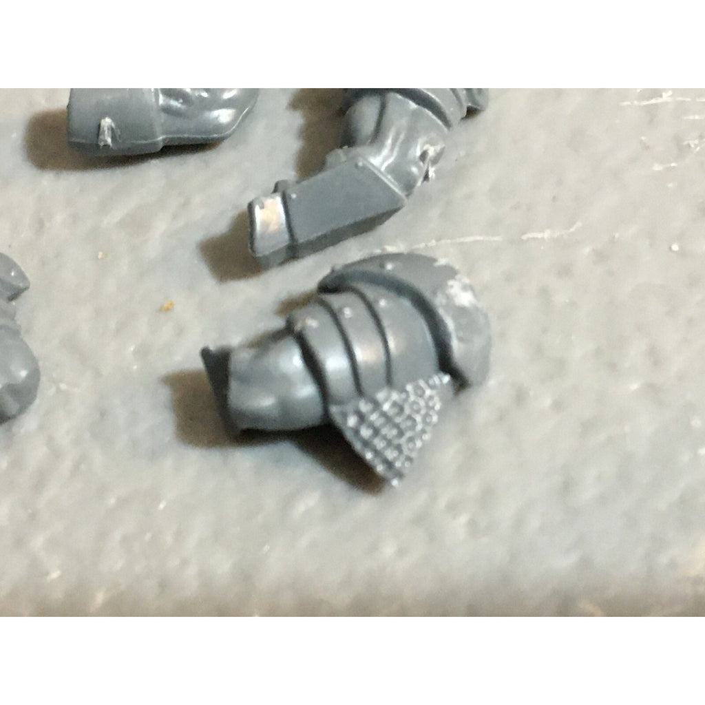 A23234 WARHAMMER FANTASY CHAOS BEASTMEN BITS LOT BESTIGOR ARMS HEADS GW