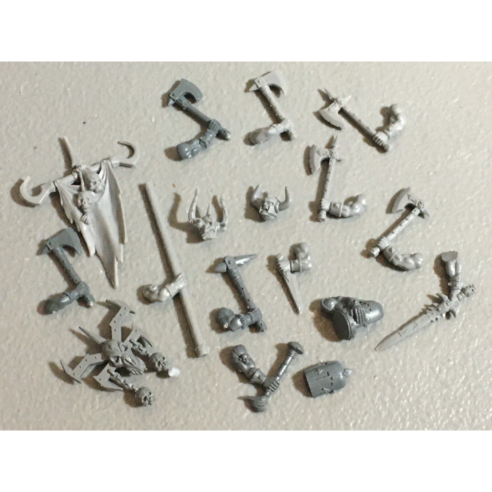 A22182 WARHAMMER FANTASY CHAOS MORTALS BITS LOT MIXED MARAUDER COMMAND & ARMS GW