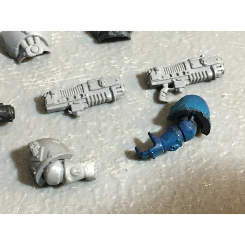 A23013 WARHAMMER 40K CHAOS SPACE MARINES MIXED TORSO HEAD SPECIAL GAMES WORKSHOP
