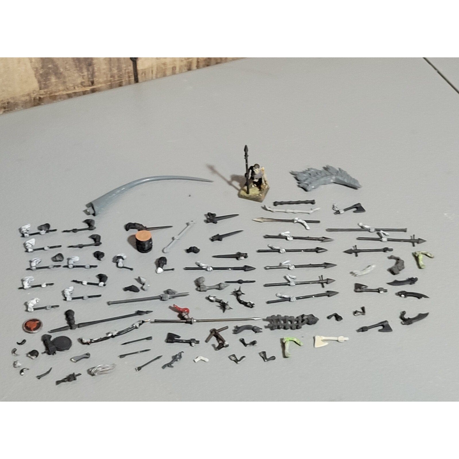 A18901 WARHAMMER FANTASY BITS LOT EMPIRE UNDEAD ARMS SPEARS SWORDS